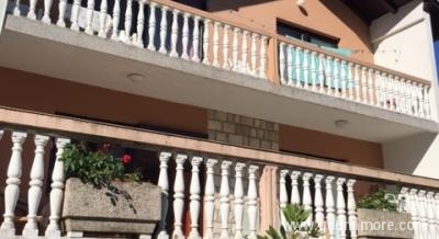 kuća Čavrak, Privatunterkunft im Ort Prčanj, Montenegro